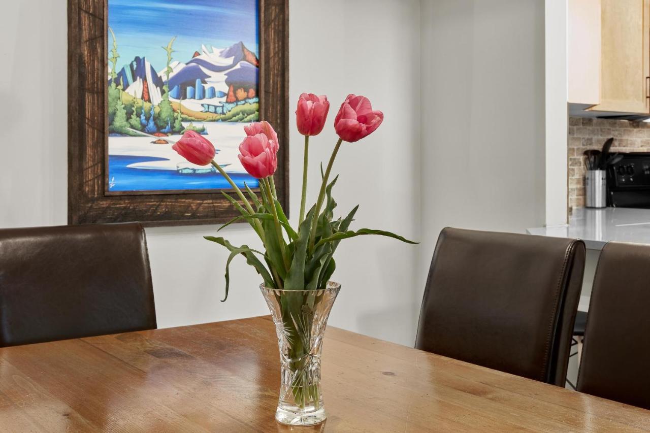 Newly Renovated Grizzly Lodge, Spacious 3Br 2Ba With Open Pool, Hot Tub Canmore Ngoại thất bức ảnh